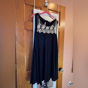 Black lace front women’s 2X dress.